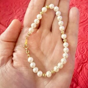 Vintage Avon Faux Pearl and Gold Bracelet 7"